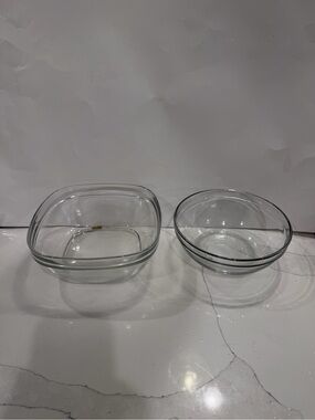 Rubbermaid Clear Glass Square Mixing Bowl and Round Anchor Hocking Mixing Bowl